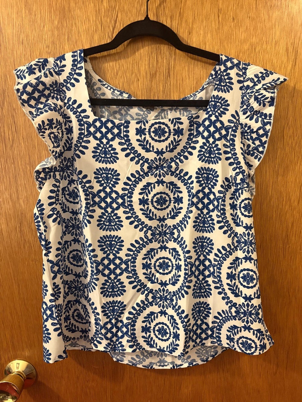 $ BUNDLE ME FOR EVEN MORE SAVINGS Blue/White Tile Print Flutter Sleeve L/XL NWOT